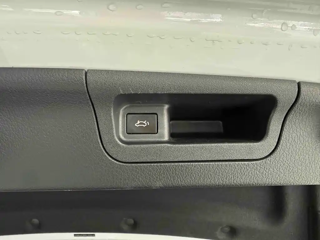 Mercedes-Benz C-Class 2023 — фото 12