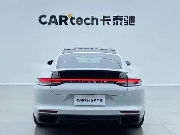 Porsche Panamera 2021