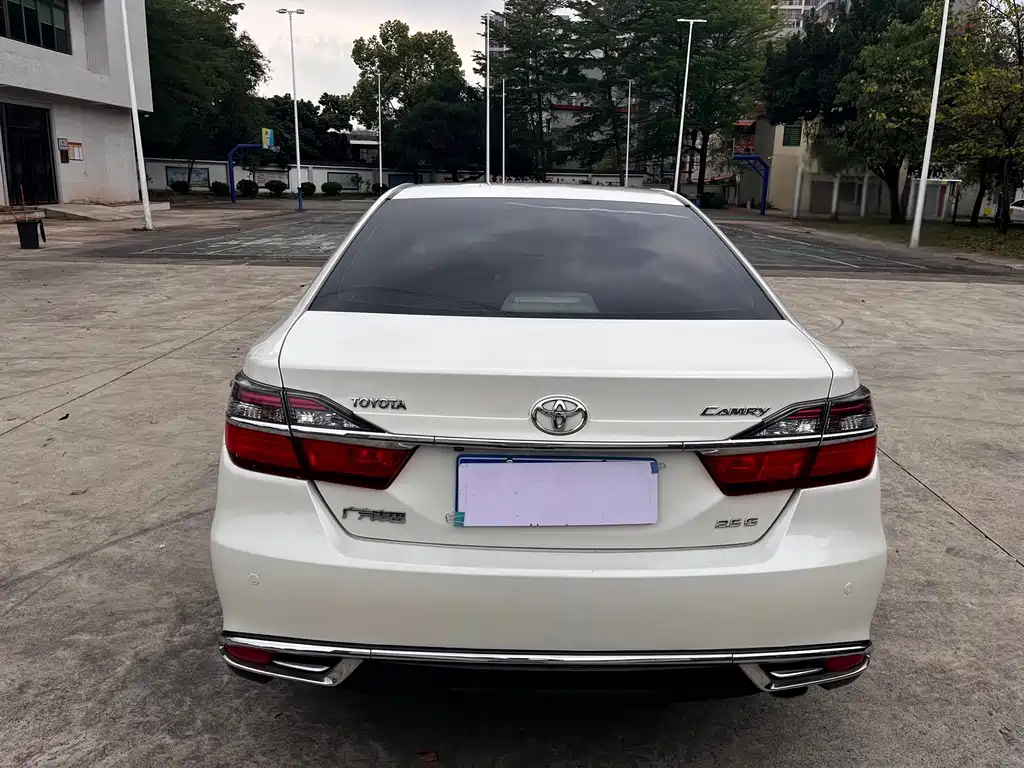 Toyota Camry 2017 — фото 4