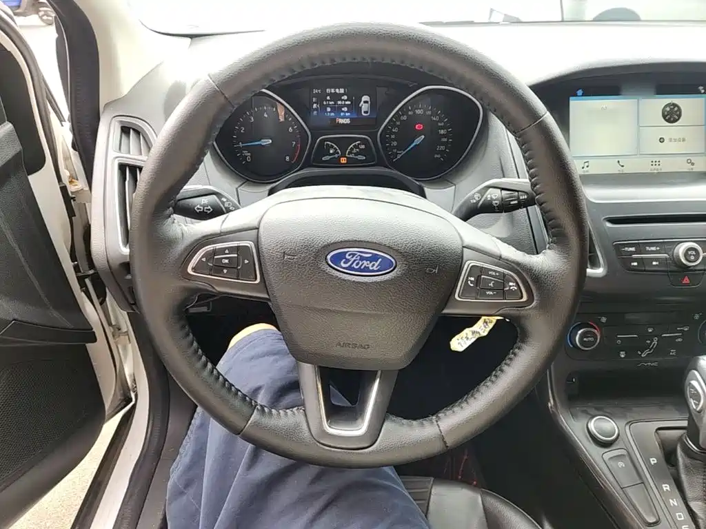 Ford Focus 2017 — фото 11