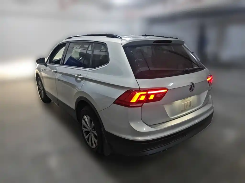 Volkswagen Tiguan L 2018 — фото 9