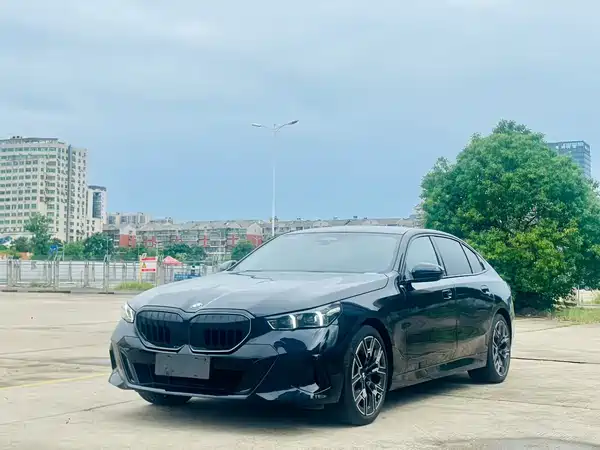 BMW 5 Series 2025