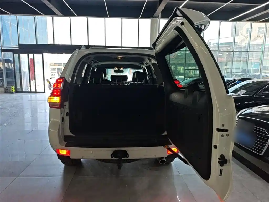 Toyota Prado 2017 — фото 19