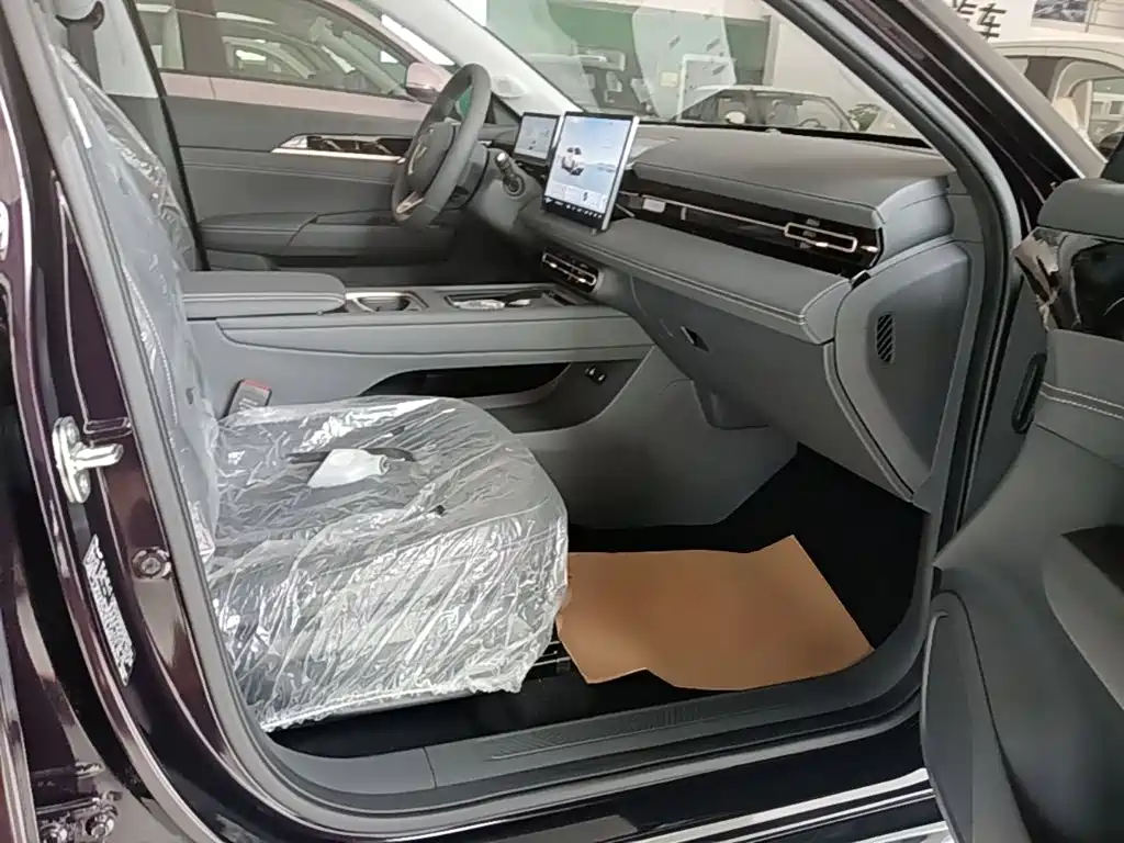 Wuling Starlight 2025 — фото 25