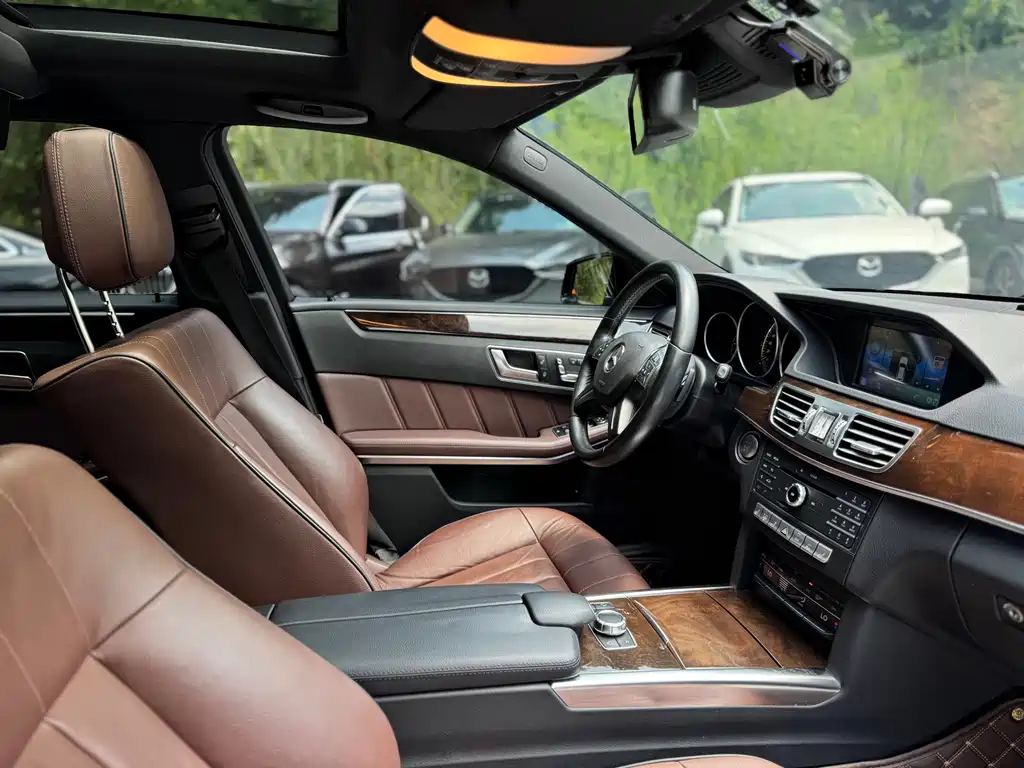 Mercedes-Benz E-Class 2015 — фото 35