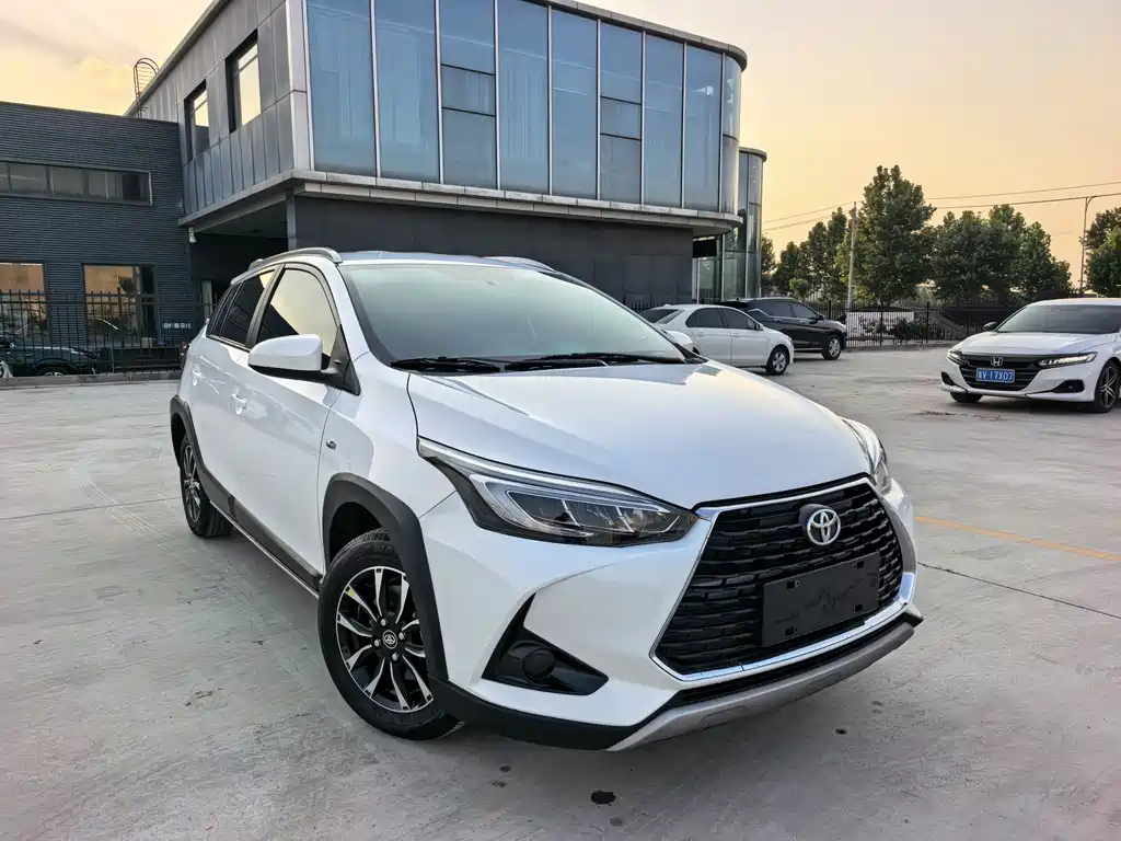 Toyota Yaris L 2023 — фото 3