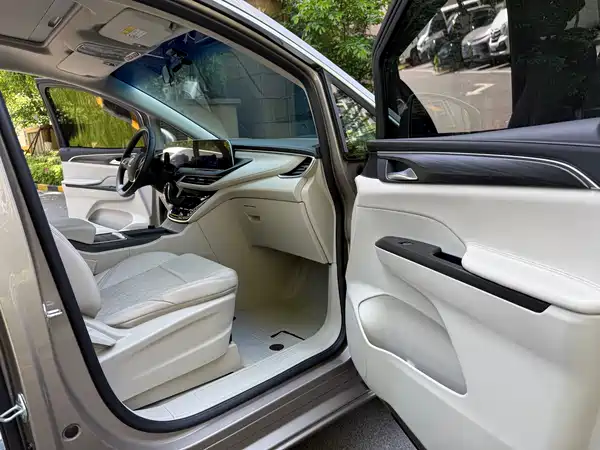 Buick GL8 2023