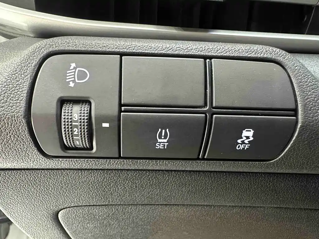 Hyundai Elantra 2023 — фото 8
