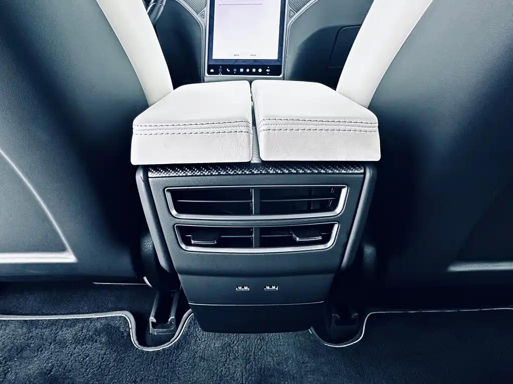 Tesla Model S 2020 — фото 11