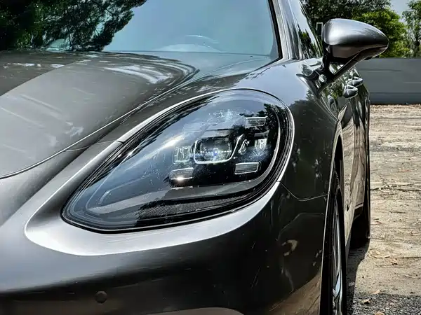 Porsche Panamera 2021