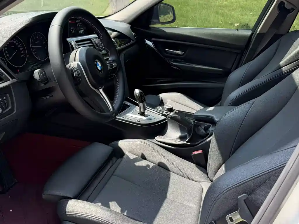 BMW 3 Series 2018 — фото 10