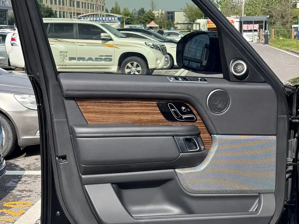 Land Rover Range Rover 2018 — фото 11