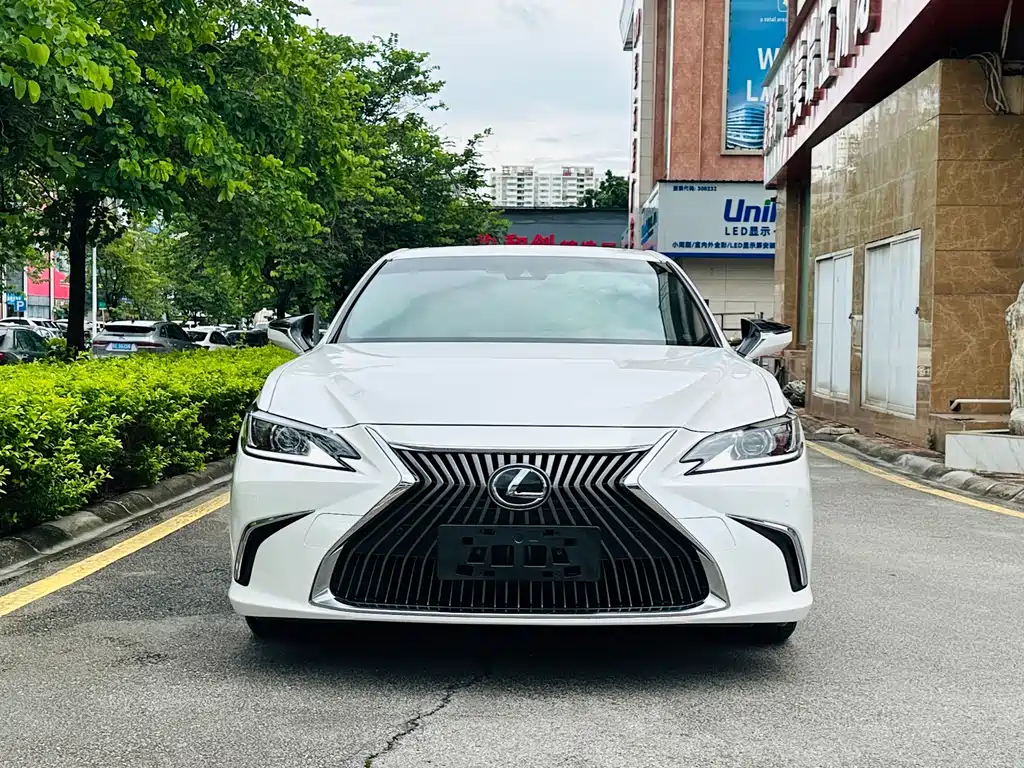 Lexus ES 2021