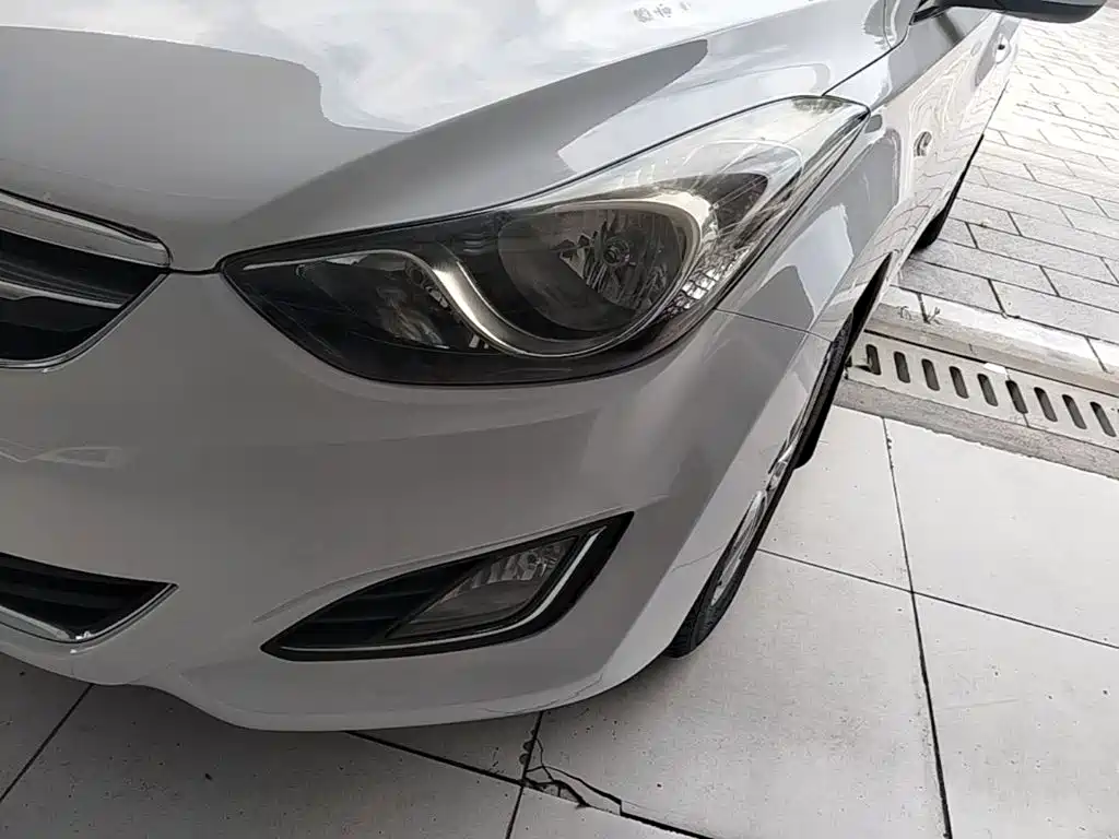 Hyundai Elantra 2016 — фото 24