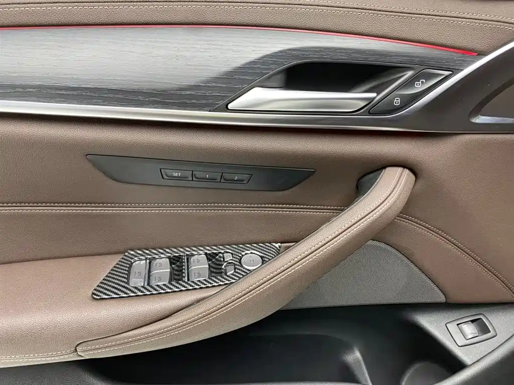 BMW 5 Series 2021 — фото 25