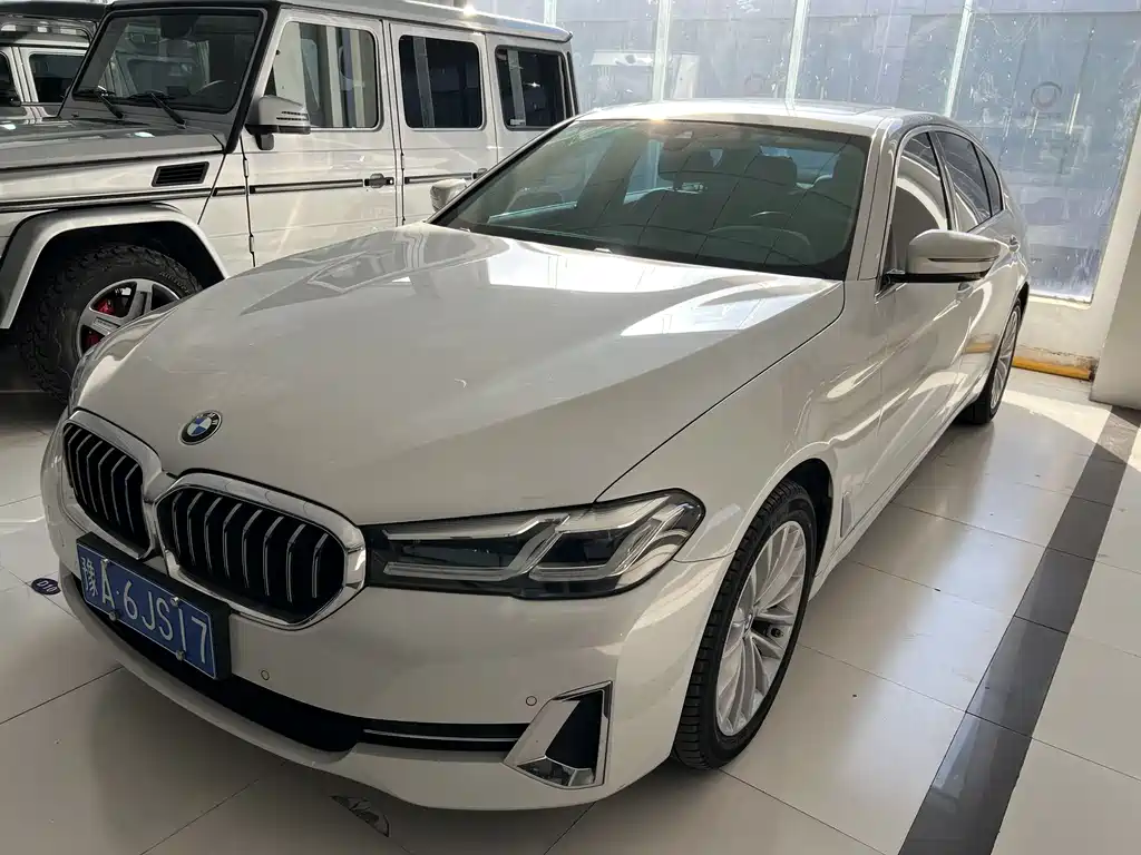 BMW 5 Series 2022 — фото 1