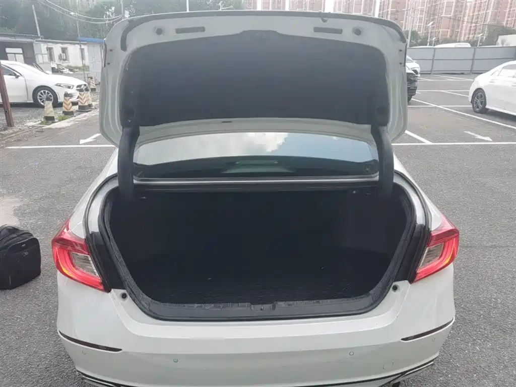 Honda Accord 2021 — фото 19