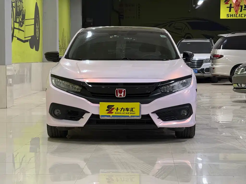 Honda Civic 2018 — фото 2