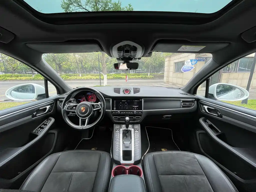 Porsche Macan 2019 — фото 23