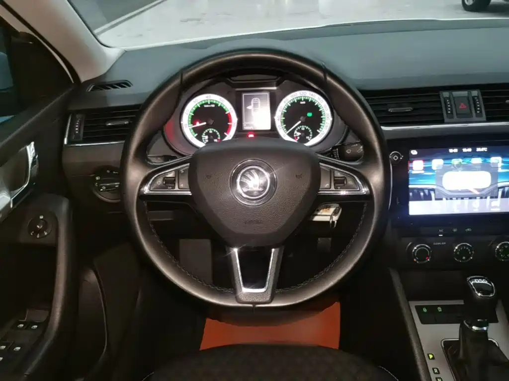 Skoda Octavia 2018 — фото 11