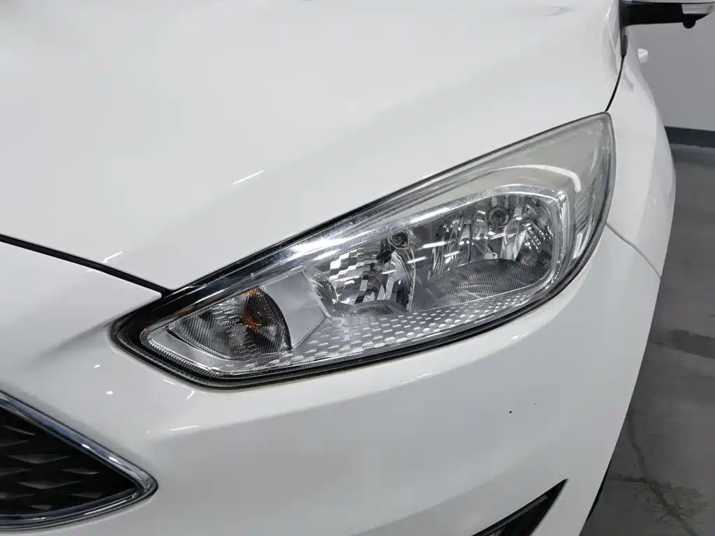 Ford Focus 2018 — фото 7