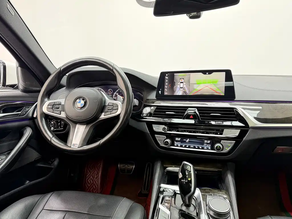 BMW 5 Series 2019 — фото 11