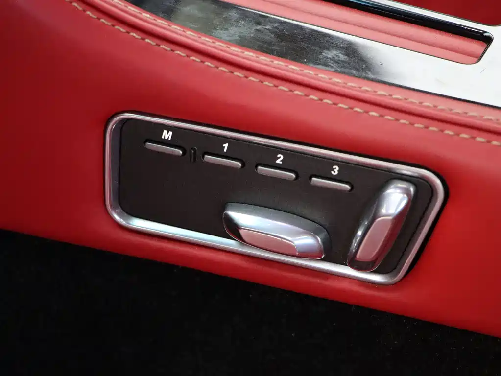 Aston Martin Virage 2012 — фото 12