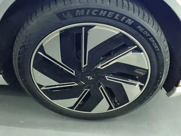 Dongfeng e008 2025