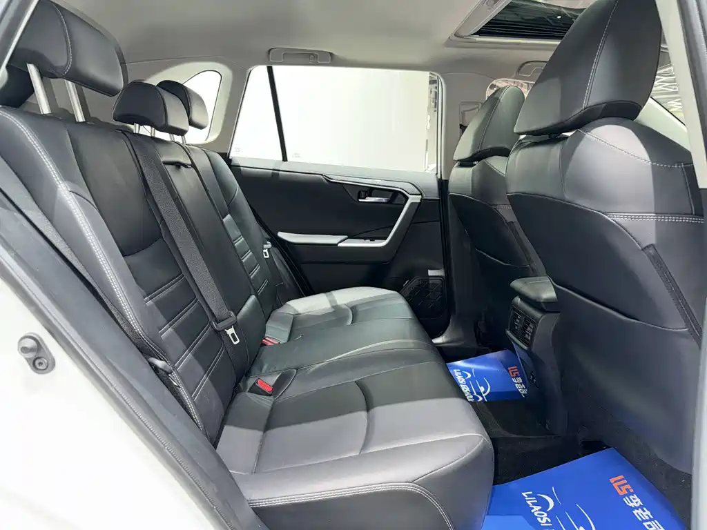 Toyota RAV4 2020 — фото 23