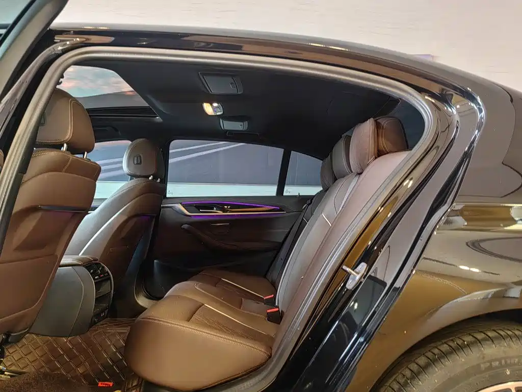 BMW 5 Series 2023 — фото 13