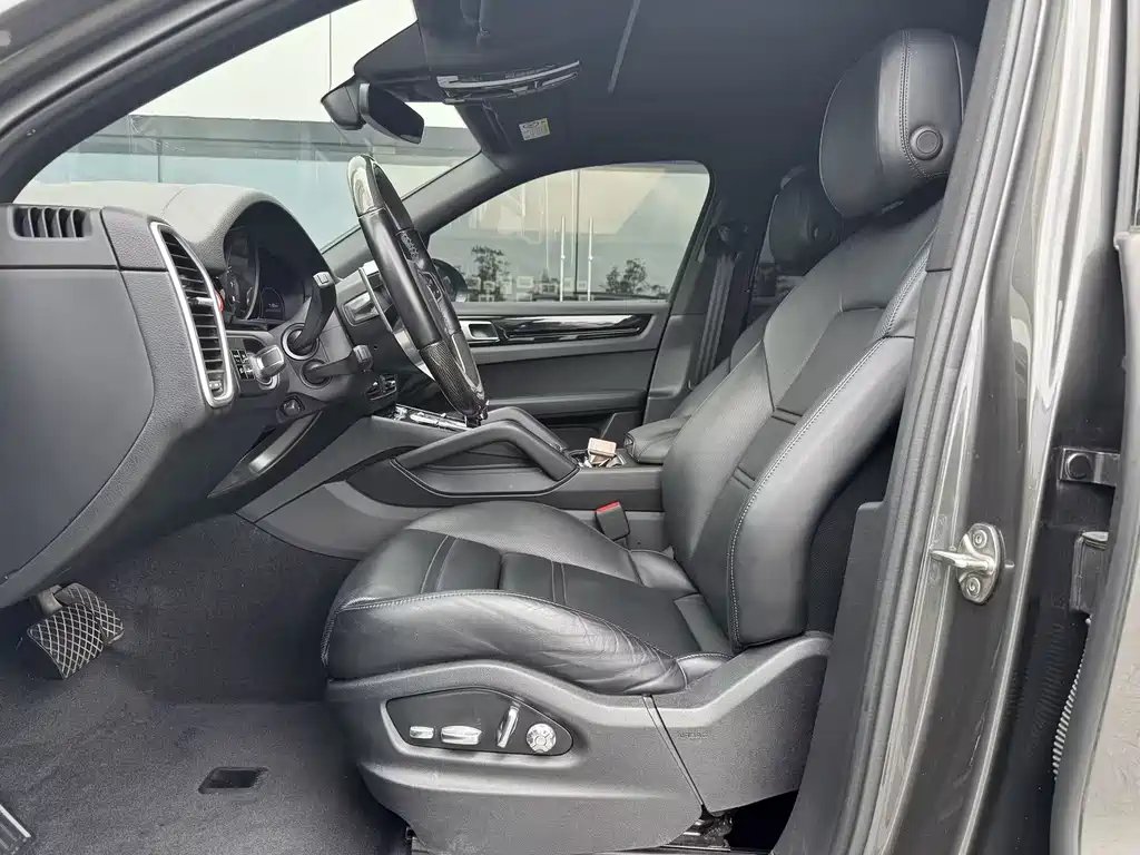 Porsche Cayenne 2021