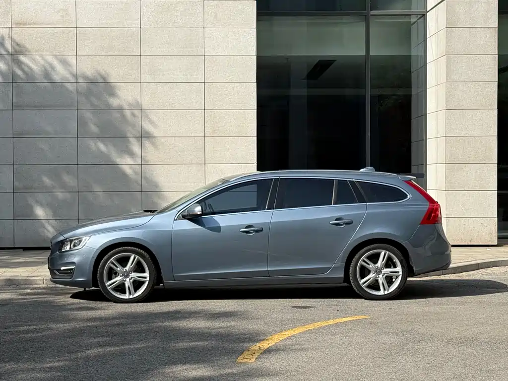 Volvo V60 2017 — фото 4