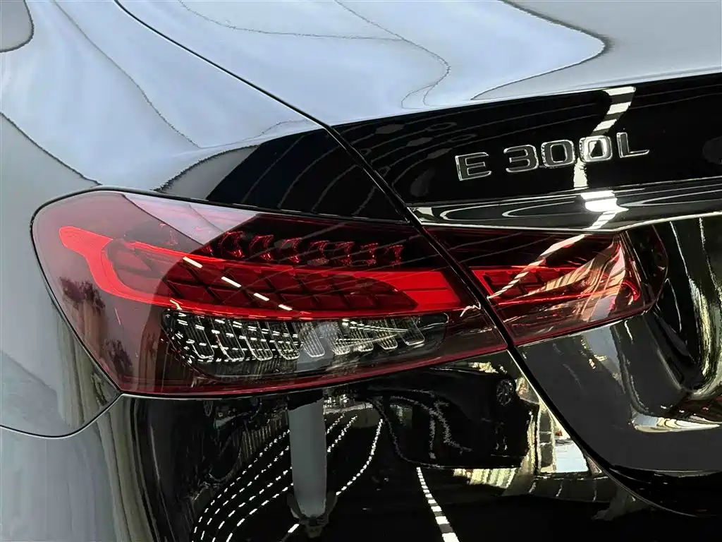 Mercedes-Benz E-Class 2023 — фото 9