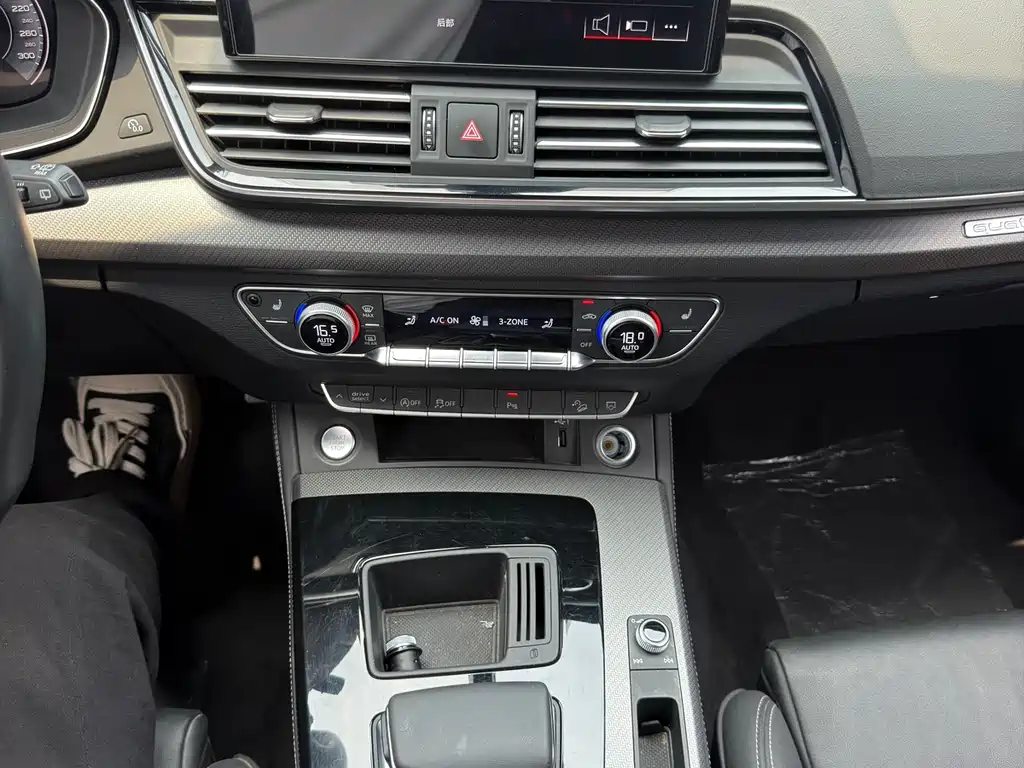 Audi Q5L 2023 — фото 14