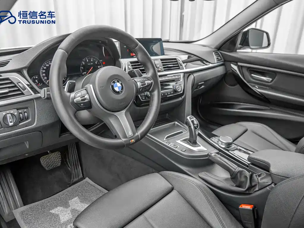 BMW 3 Series 2018 — фото 11