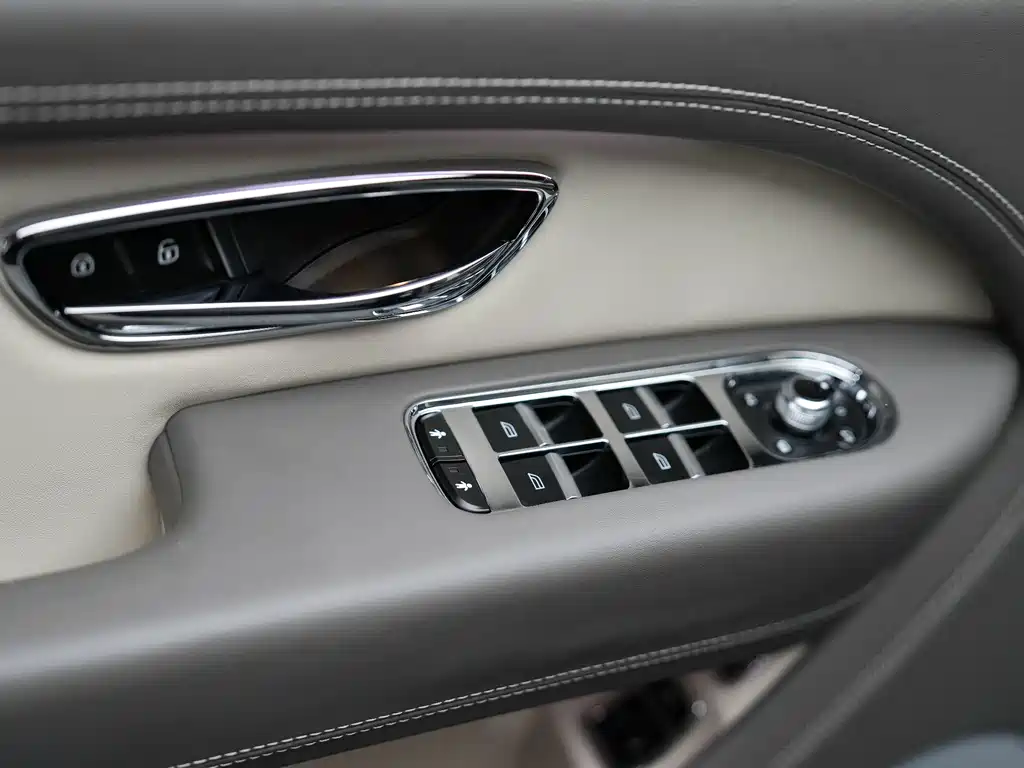 Bentley Bentayga 2021 — фото 41