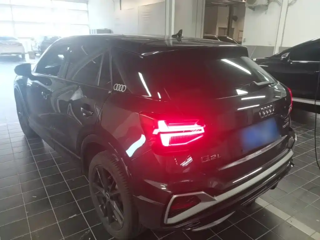 Audi Q2L 2023