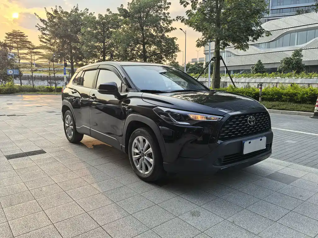 Toyota Corolla Cross 2023 — фото 3