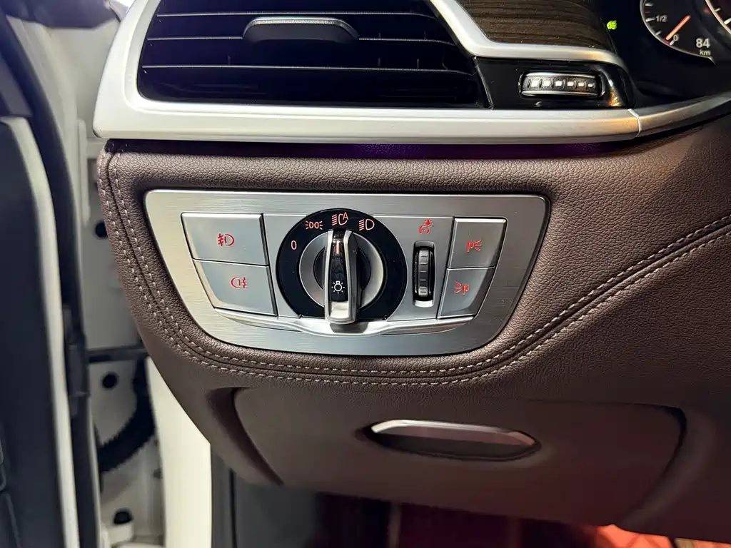 BMW 7 Series 2016 — фото 18