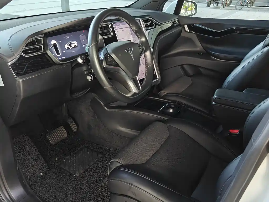 Tesla Model X 2017 — фото 10