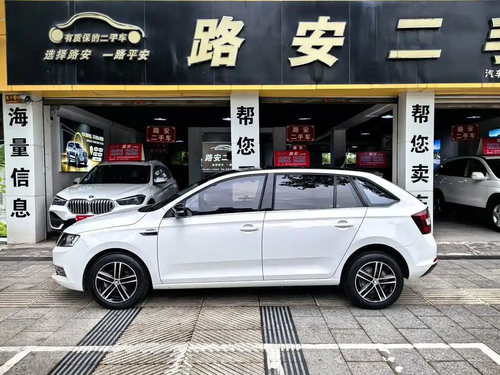Skoda Rapid Spaceback 2018 — фото 5