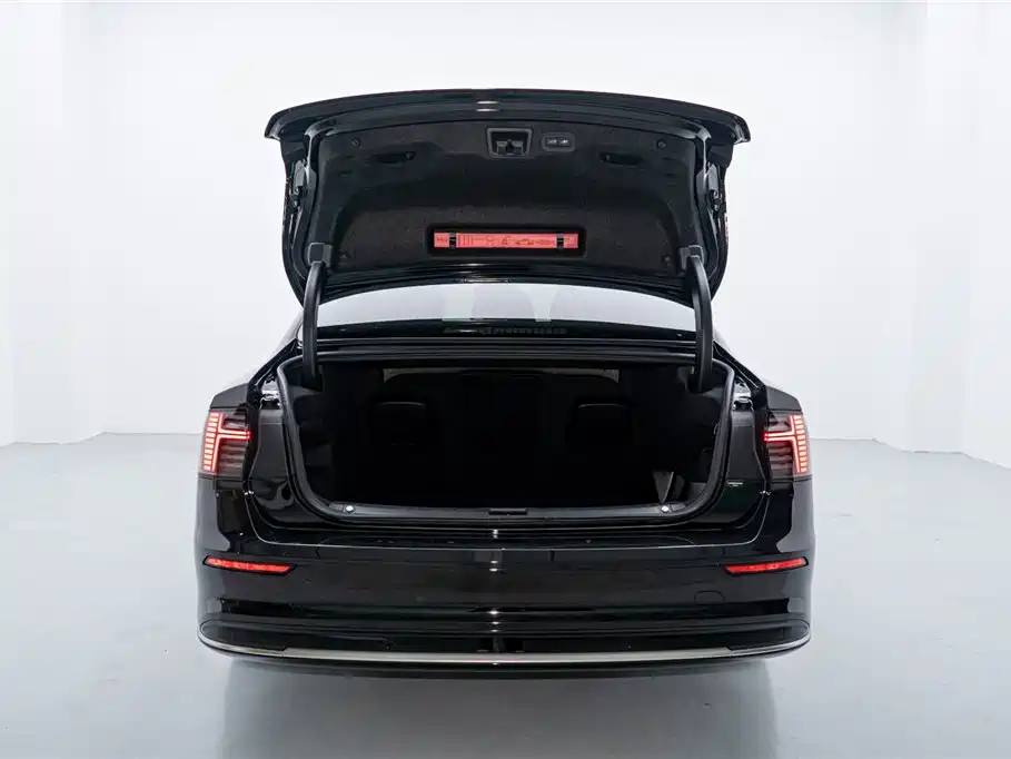 Volvo S90 PHEV 2025 — фото 9