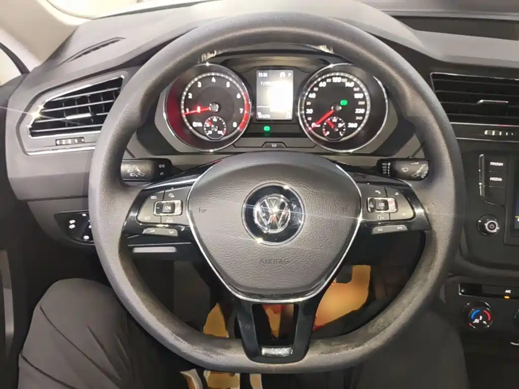 Volkswagen Tiguan L 2018 — фото 11