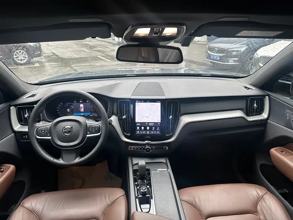 Volvo XC60 2022 — фото 10