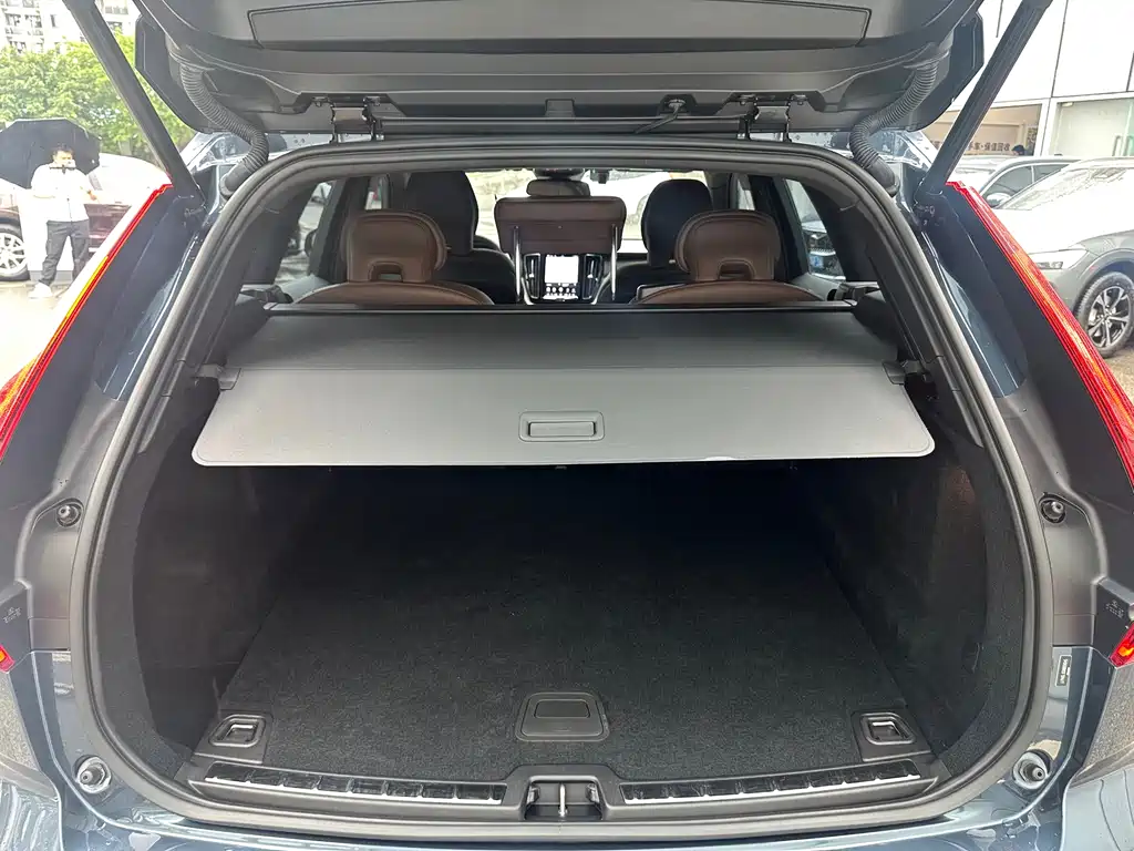 Volvo XC60 2022 — фото 14
