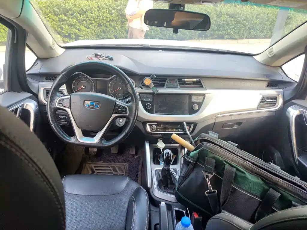 Geely Vision X3 2018 — фото 10