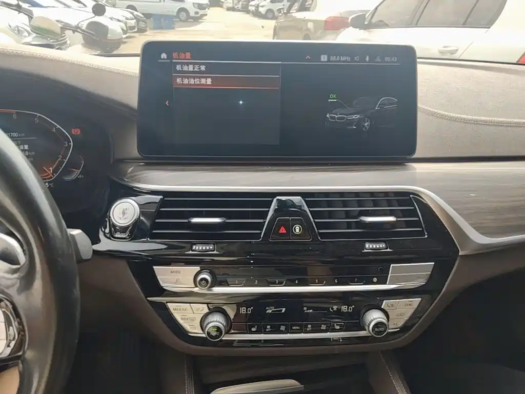 BMW 5 Series 2020 — фото 13