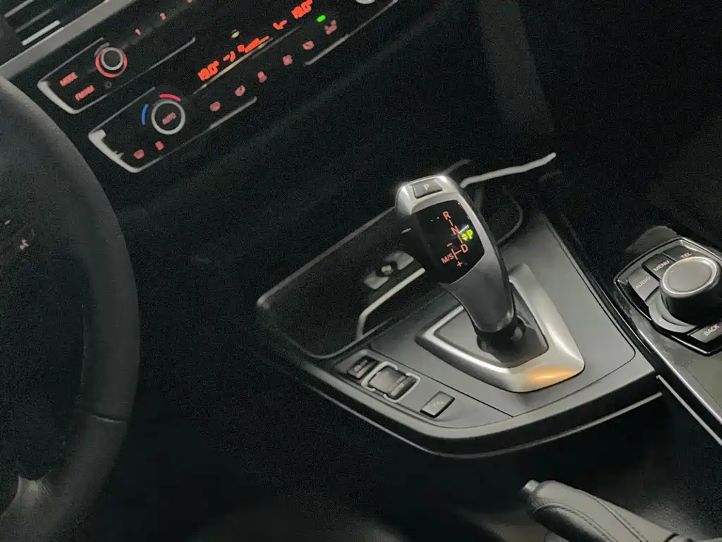BMW 3 Series 2017 — фото 13