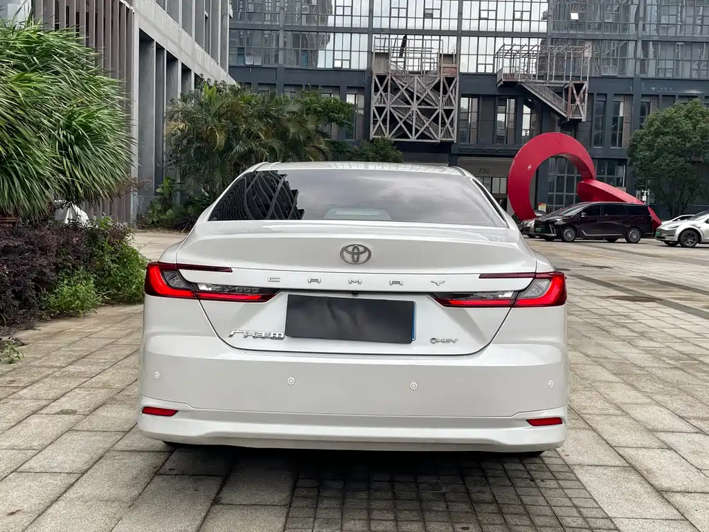 Toyota Camry 2024 — фото 4