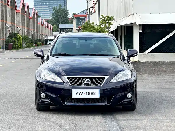 Lexus IS 2012